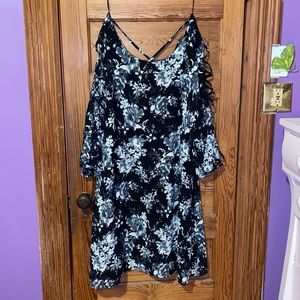 Plus Size Peak-a-Boo Sleeve Floral Dress